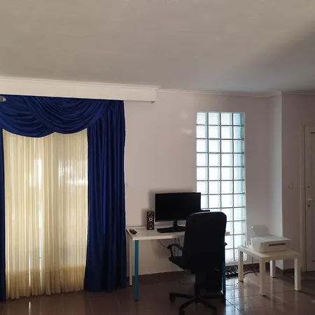 Vip Hyiat House 度假居 *